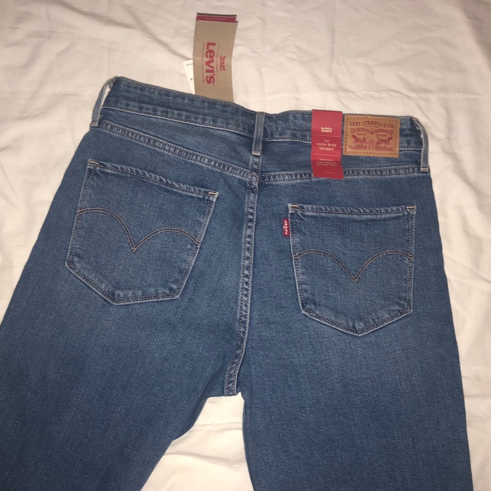 Levi 721 high rise skinny jeans!!